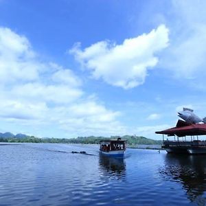Punta Isla Lake Resort
